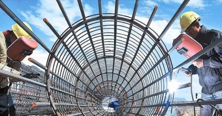 Máquina de soldadura de jaulas de acero VS Formación de jaulas de acero tradicionales 